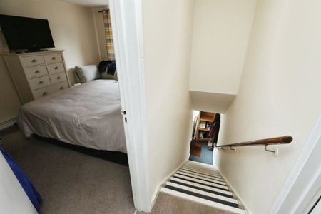 Upton Road - Photo 5