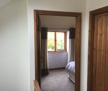 Two Bedroom Detached Barn Conversion For Rent in Fabulous Location ... - Photo 2