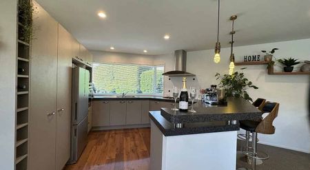 Safe, Sunny & Spacious Family Home - Photo 3