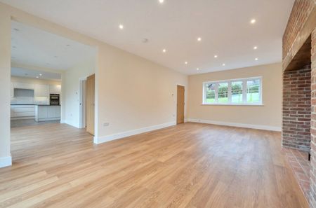 2 bedroom maisonette to rent - Photo 2