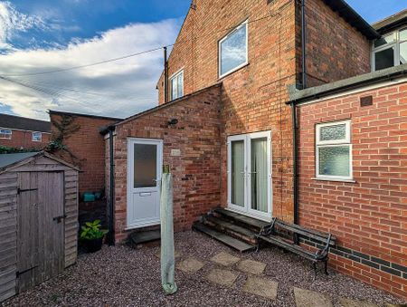 2 bedroom flat to rent - Photo 2