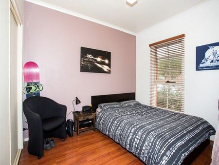 22 Calwell Street, Kensington VIC 3031 - Photo 2