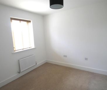 3 bedroom end of terrace house to rent - Photo 1