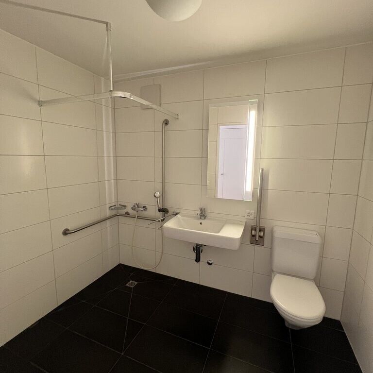 1 Monat Mietzinsfrei! Moderne 2.0 Zimmerwohnung sucht Sie! - Photo 1