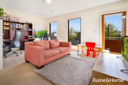 LARGE FAMILY HOME - IN A GREAT LOCATION - Photo 2
