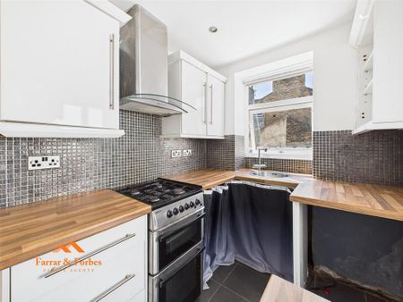 3 bedroom terraced house to rent - Photo 4