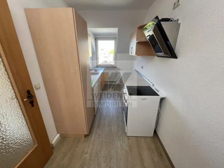 3-Zimmer-Dachgeschosswohnung mit Einbauküche und Boden – nahe der Innenstadt! - Foto 5