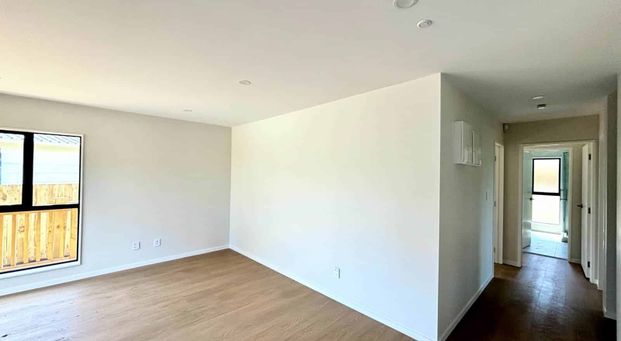 BRAND NEW 3 BEDROOM in Takanini! - Photo 1