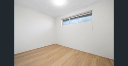 LIGHT AND AIRY 2 BEDROOM APARTMENT IN GREAT LOCATION - Photo 5