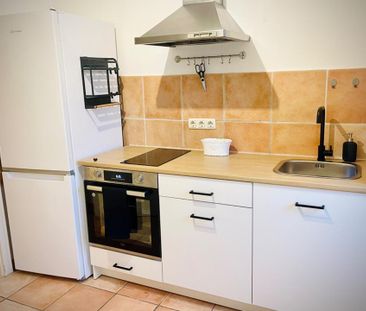 *Fully furnished* bright & quiet apartment with separate kitchen - Photo 2