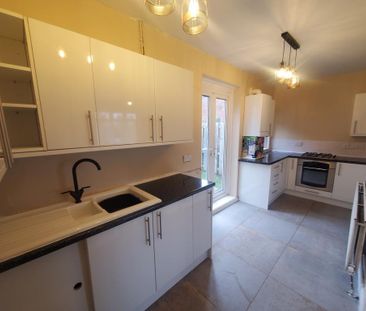 2 bedroom semi-detached house to rent - Photo 6