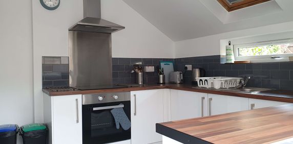 Nice, friendly house, near station Room 6 - Photo 2