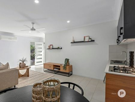 Fully Furnished First Floor Residence – All Bills Included - Photo 4