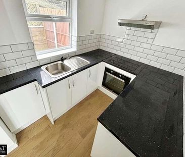 Birch Terrace, Dudley, DY2 - Photo 2