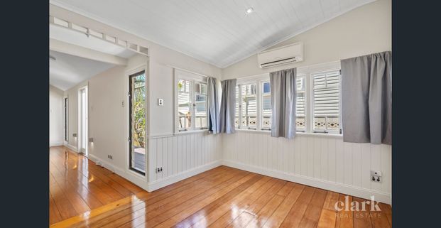 Character, Charm & Inner-City Convenience in Kangaroo Point - Photo 1