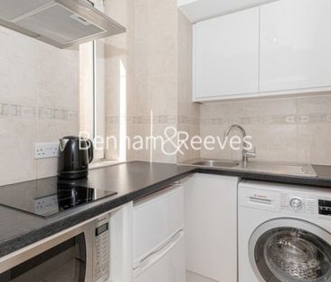 Studio flat to rent in Chelsea Cloisters, Sloane Avenue SW3 - Photo 4