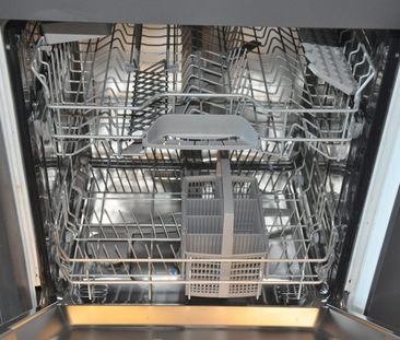 Woolworths Is Right Beneath Your Comfort Home - Highett Train Stati... - Photo 1