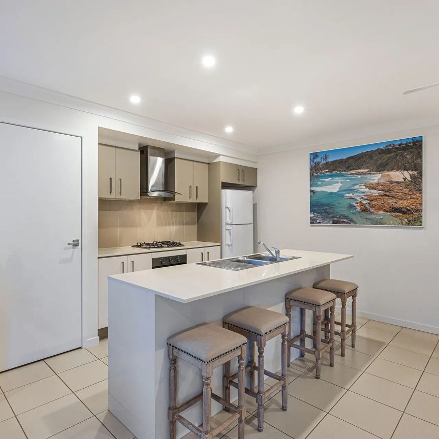 Spacious & Stylish Family Home in Parklakes - Photo 1