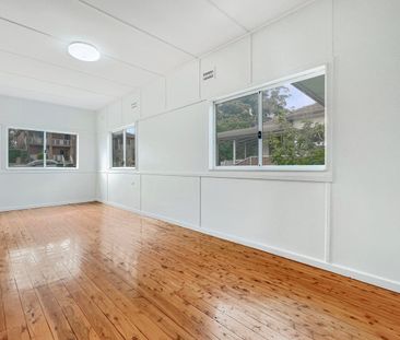 Three bedroom Home - Short Term Lease Only - Photo 4