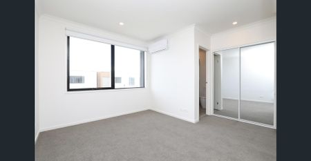 Three bedroom townhouse! - Photo 2