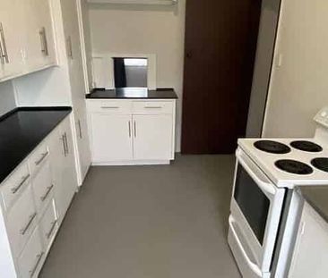 EXCELLENT CENTRAL LOCATION!! - Photo 5