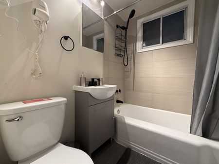 3005 Avenue Barclay, #1 - Photo 3