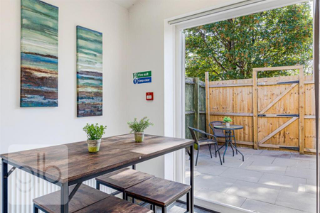 1 bedroom in a house share to rent - Photo 3