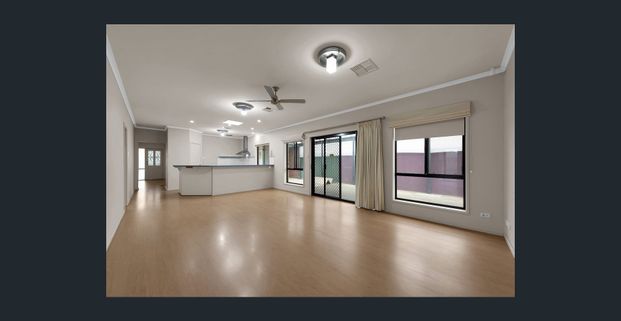 Spacious 4 Bedroom Family Home in Mawson Lakes - Photo 1