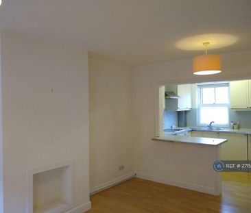 2 bedroom end of terrace house to rent - Photo 2