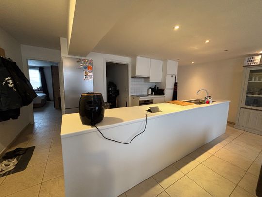 2 slaapkamer appartement met groot terras te Zwevezele! - Photo 1