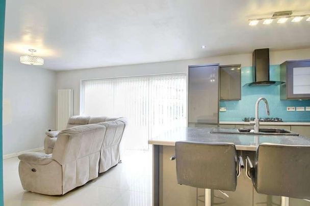 Marlborough Road, Langley, SL3 - Photo 1