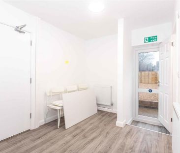 1 bedroom in a house share to rent - Photo 6