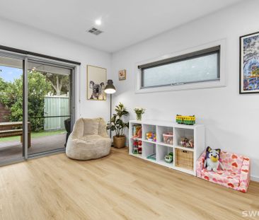 Light filled three bedroom residence with quality fixtures and fitt... - Photo 4
