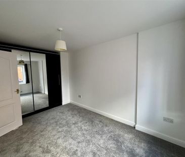 4 bedroom terraced house to rent - Photo 2