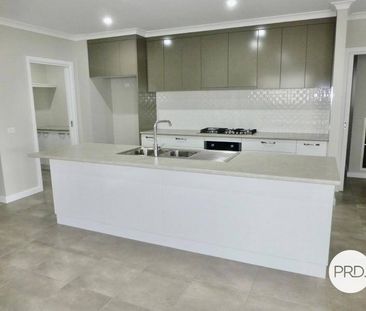 MODERN FAMILY HOME IN FAIRWAY GARDENS ESTATE - Photo 4