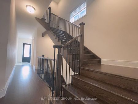 Detached Home For Lease | N9245919 - Photo 4