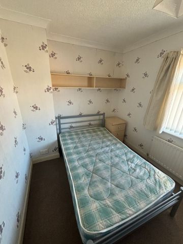 34 Ebor Parade, Belfast BT12 6NS - Photo 4