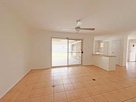 POOL + SOLAR!!!! Perfect for the Summer and your power bills!!! - Photo 2