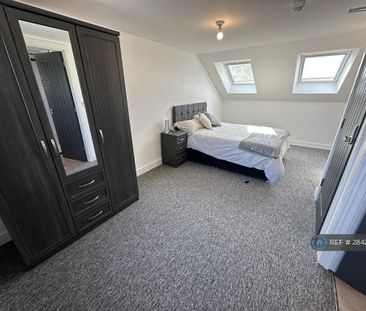 1 bedroom in a house share to rent - Photo 3