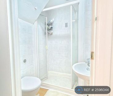 1 bedroom in a house share to rent - Photo 6