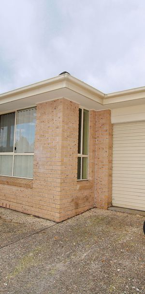 Tidy Two Bedroom Unit - Photo 1