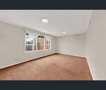 1 Highlands Ave, Airport West, Vic 3042 - Photo 2