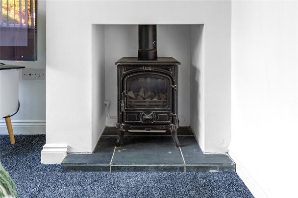 6 bedroom semi-detached house to rent - Photo 1