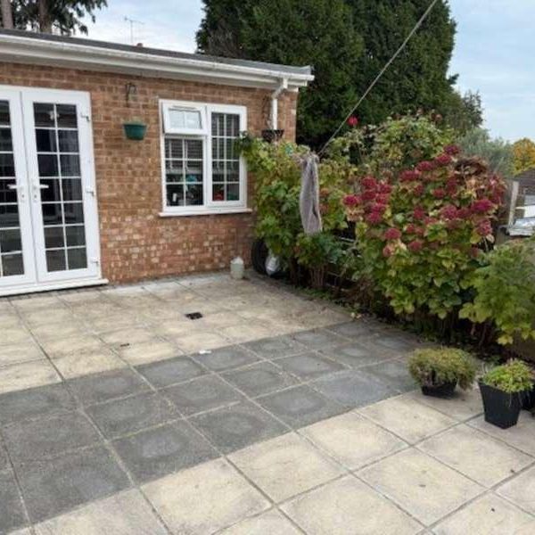 Adelaide Road, High Wycombe, HP13 - Photo 1