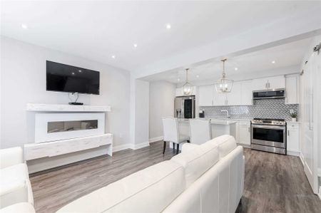 For Lease - 25 Kodiak Terrace, Barrie, Ontario - Photo 4