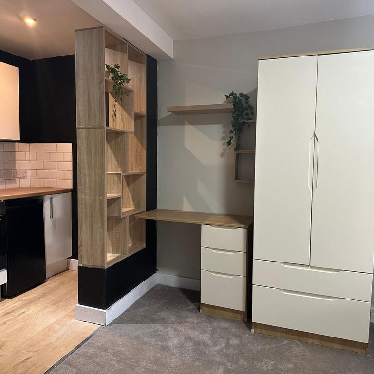 Studio to rent - Photo 1