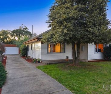 Charming Family Home in the Heart of 'Old Werribee' - Photo 2