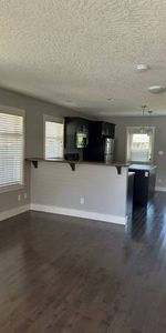 2 Bedroom Townhome in Duncan - Photo 4