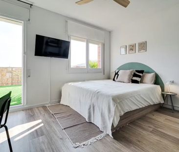 Passeig de Valldaura, Barcelona, Catalonia 08016 - Photo 4