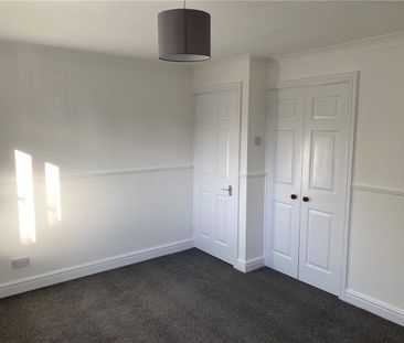 A large and spacious four bedroom family detached house with enclos... - Photo 5